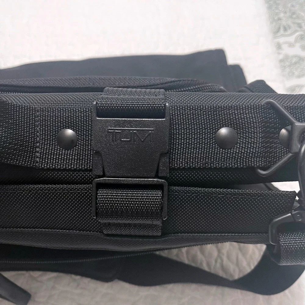 TUMI 236D3 Black Ballistic Nylon Tri-Fold Garment Bag Travel Suit Carrier